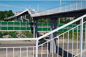 Пешеходный мост в селе Образцовом