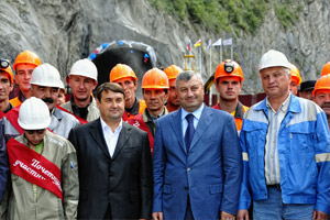 Сбойка тоннеля на 86-м км Транскавказской автомагистрали в Северной Осетии