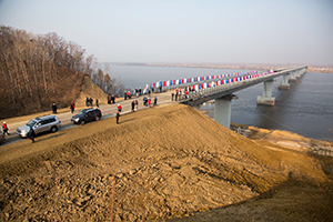 Новый автодорожный мост соединил Хабаровск с Большим Уссурийским островом