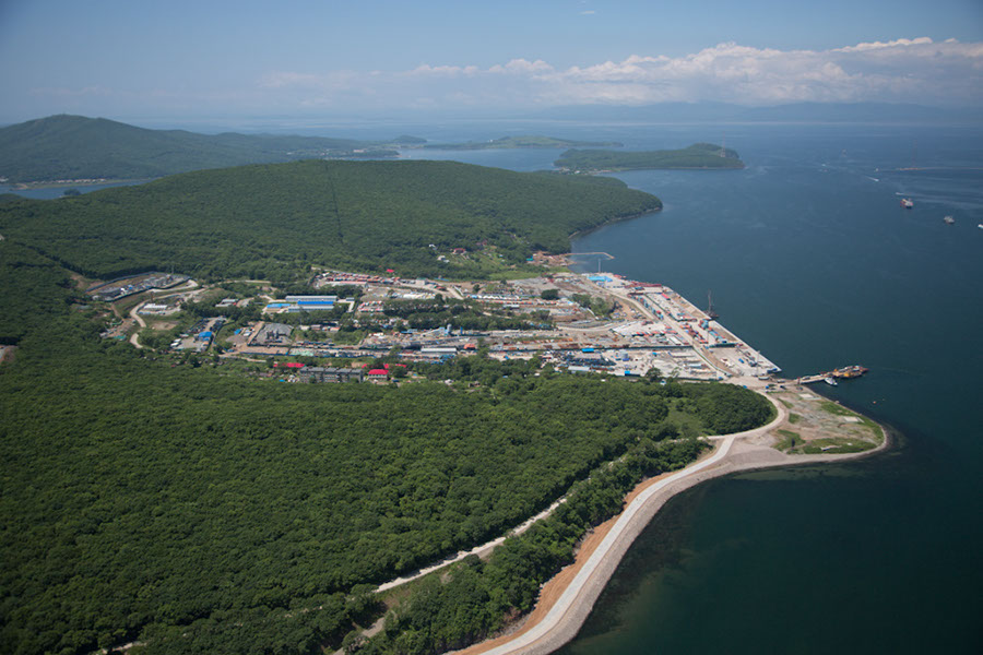 Грузовой терминал на острове Русском во Владивостоке