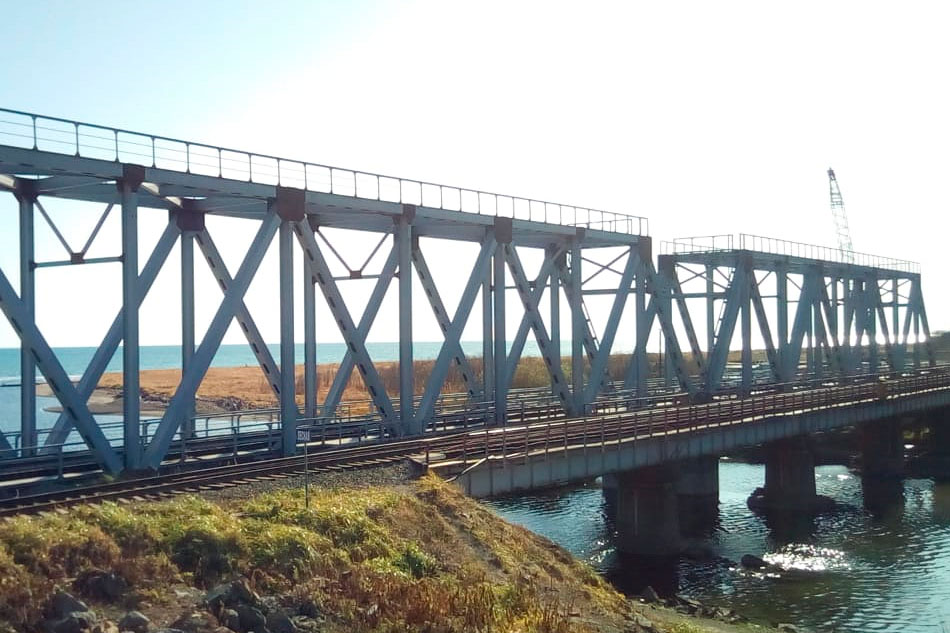 Запуск движения поездов по новой оси моста на 249 км железной дороги на острове Сахалин