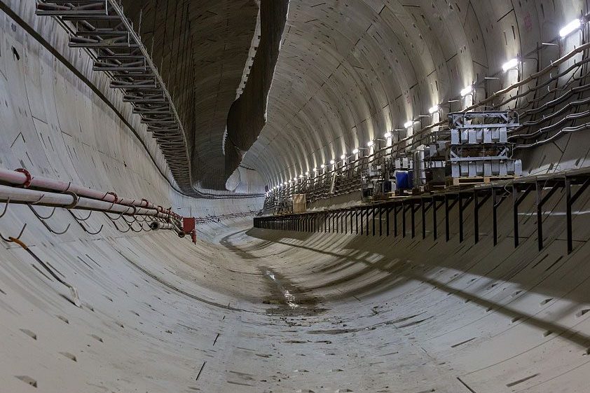 ТПМК «Виктория» успешно прошёл участок тоннеля метро под железнодорожными путями