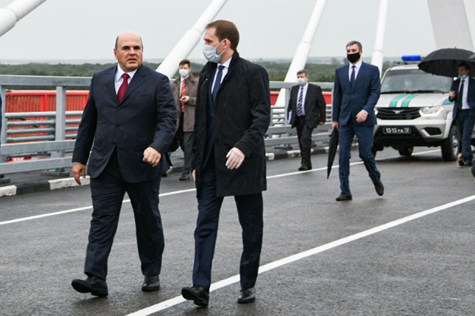 Премьер-министр РФ Михаил Мишустин высоко оценил работу специалистов ГК СК МОСТ и выразил благодарность за строительство первого трансграничного автодорожного моста между Россией и Китаем