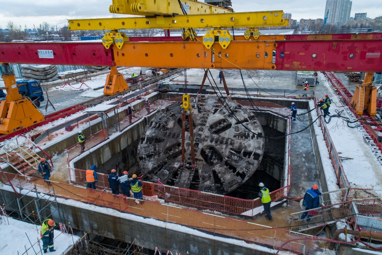 Ротор ТПМК «Виктория» поднят из котлована станции «Нагатинский затон»