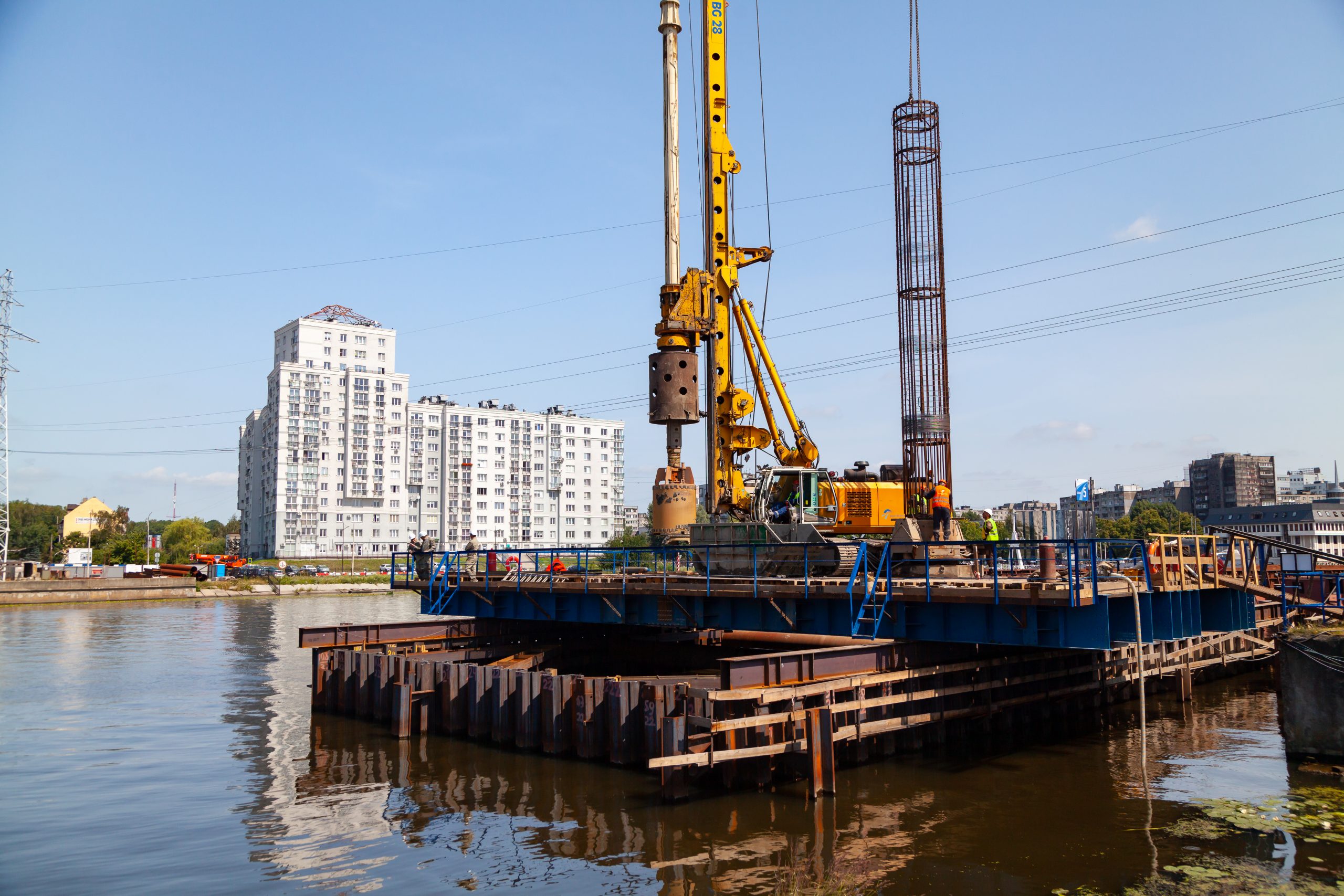 Специалисты ГК Бамтоннельстрой-Мост приступили к русловым работам на авто- и железнодорожном мостах через Преголю в Калининграде